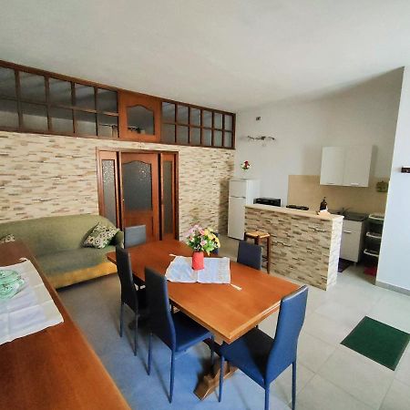 Appartamento Per Turisti Filoxenia Santa Severina Bagian luar foto